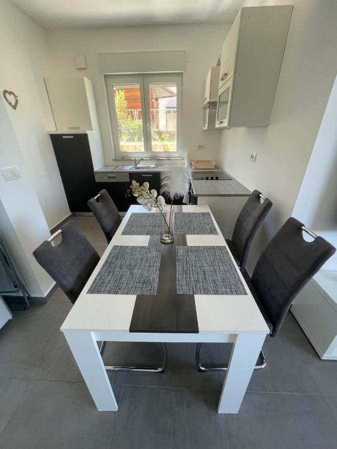 Apartma Chrystel إيزولا المظهر الخارجي الصورة